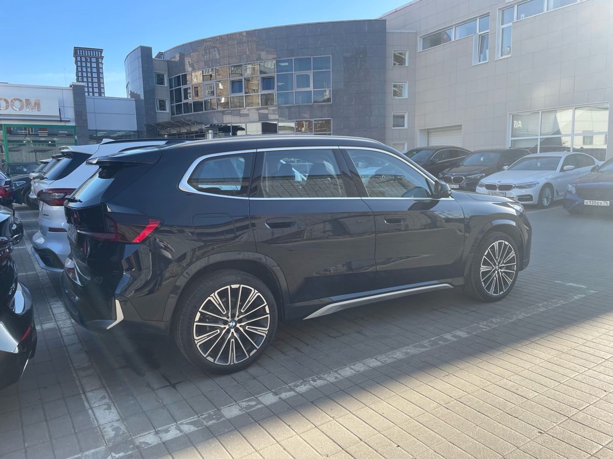 Автомобиль BMW X1 III поколение (U11) 2.0 AMT 4WD (204 л.с.) XDrive25Li X Design Package Чёрный 2025 с пробегом 1 943 км