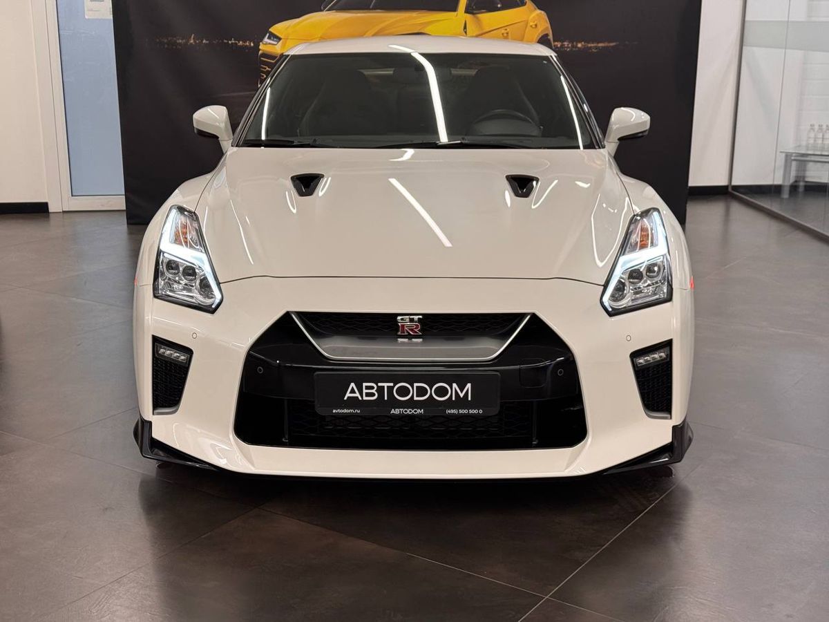 Автомобиль Nissan GT-R I [3-й рестайлинг] 3.8 GR6 4WD (570 л.с.) Base Белый 2022 с пробегом 480 км