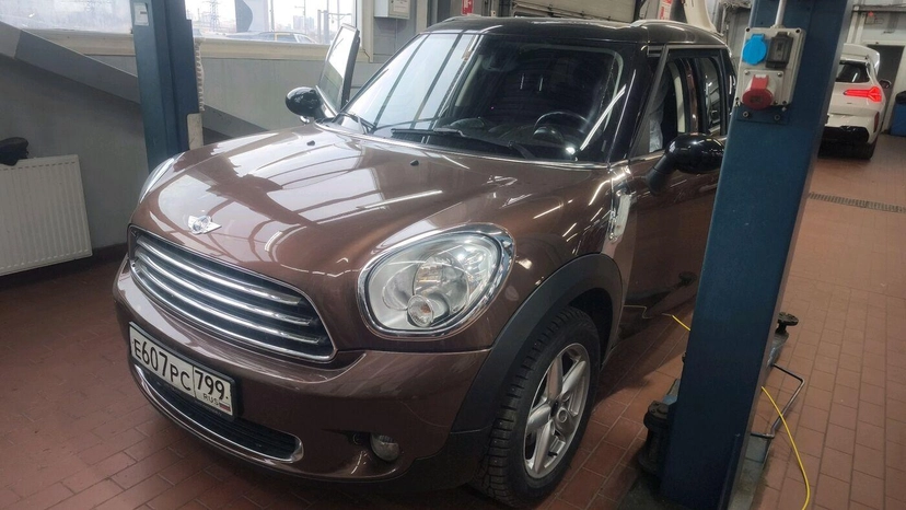 Автомобиль MINI Countryman I поколение (R60) Cooper 1.6 AT (122 л.с.) Cooper Чёрный 2013 с пробегом 161 085 км