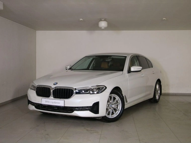 Автомобиль BMW 5 серии VII (G30/G31) [рестайлинг] 520 2.0d AT (190 л.с.) Executive Белый 2021 с пробегом 7187 км