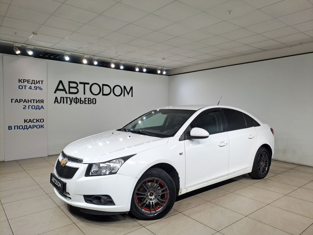 Автомобиль Chevrolet Cruze I поколение (J300) 1.6 MT (109 л.с.) LS Белый 2010 с пробегом 303 375 км