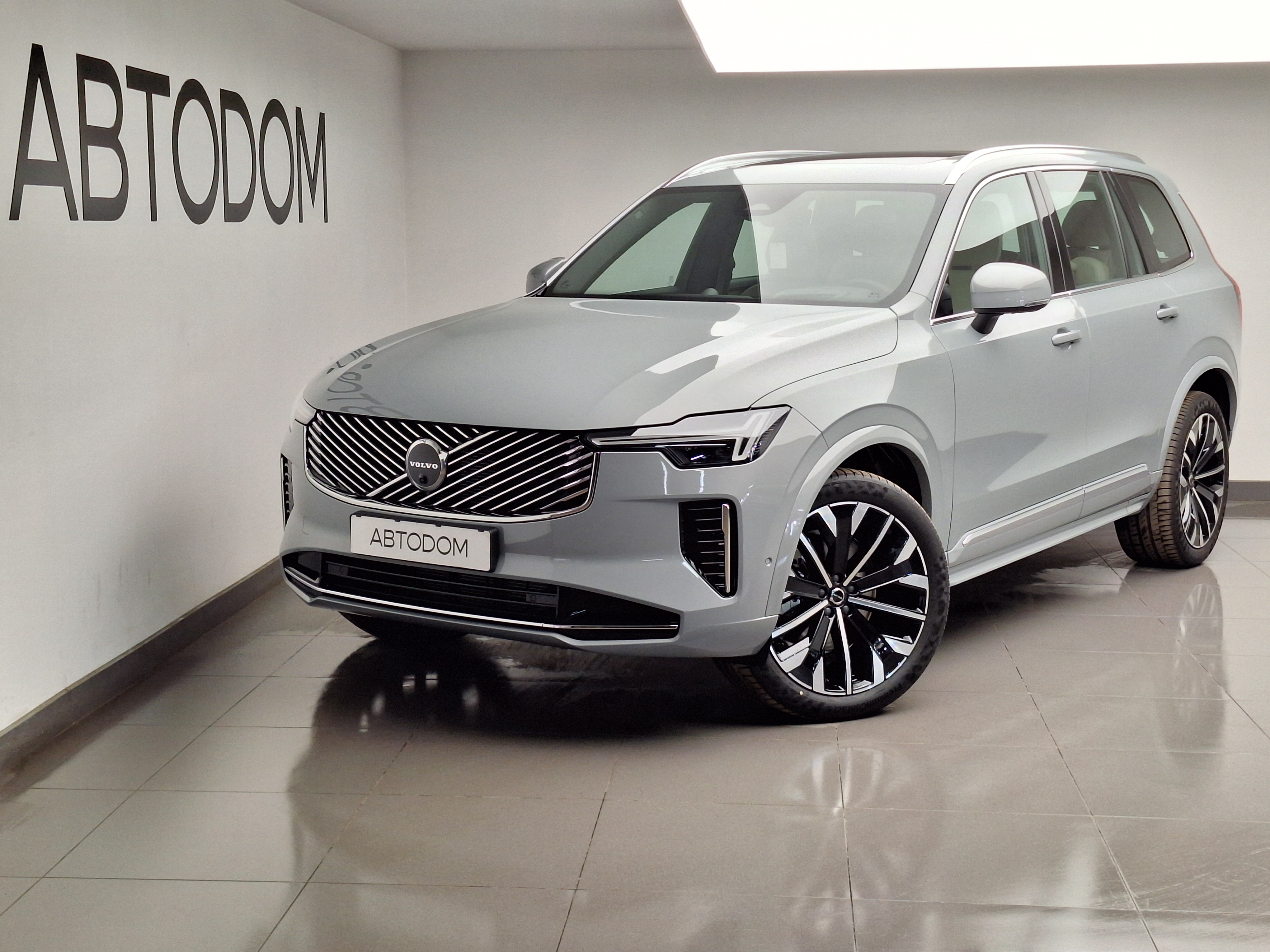 Автомобиль Volvo XC90 II [2-й рестайлинг] 2.0 AT 4WD (300 л.с.) Base Серый 2025 