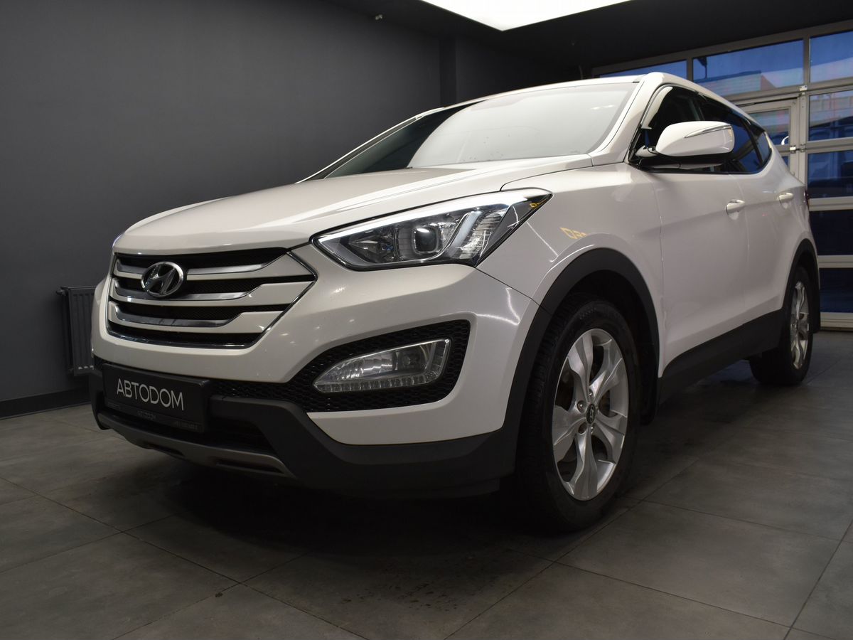 Автомобиль Hyundai Santa Fe III поколение (DM) 2.4 AT 4WD (175 л.с.) Comfort Белый 2013 с пробегом 139 172 км