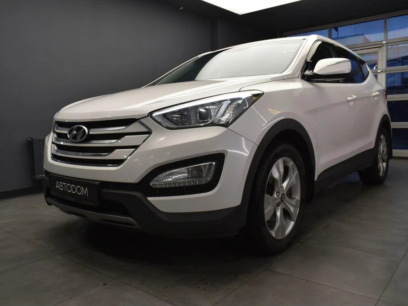 Автомобиль Hyundai Santa Fe III поколение (DM) 2.4 AT 4WD (175 л.с.) Comfort Белый 2013 с пробегом 139 172 км