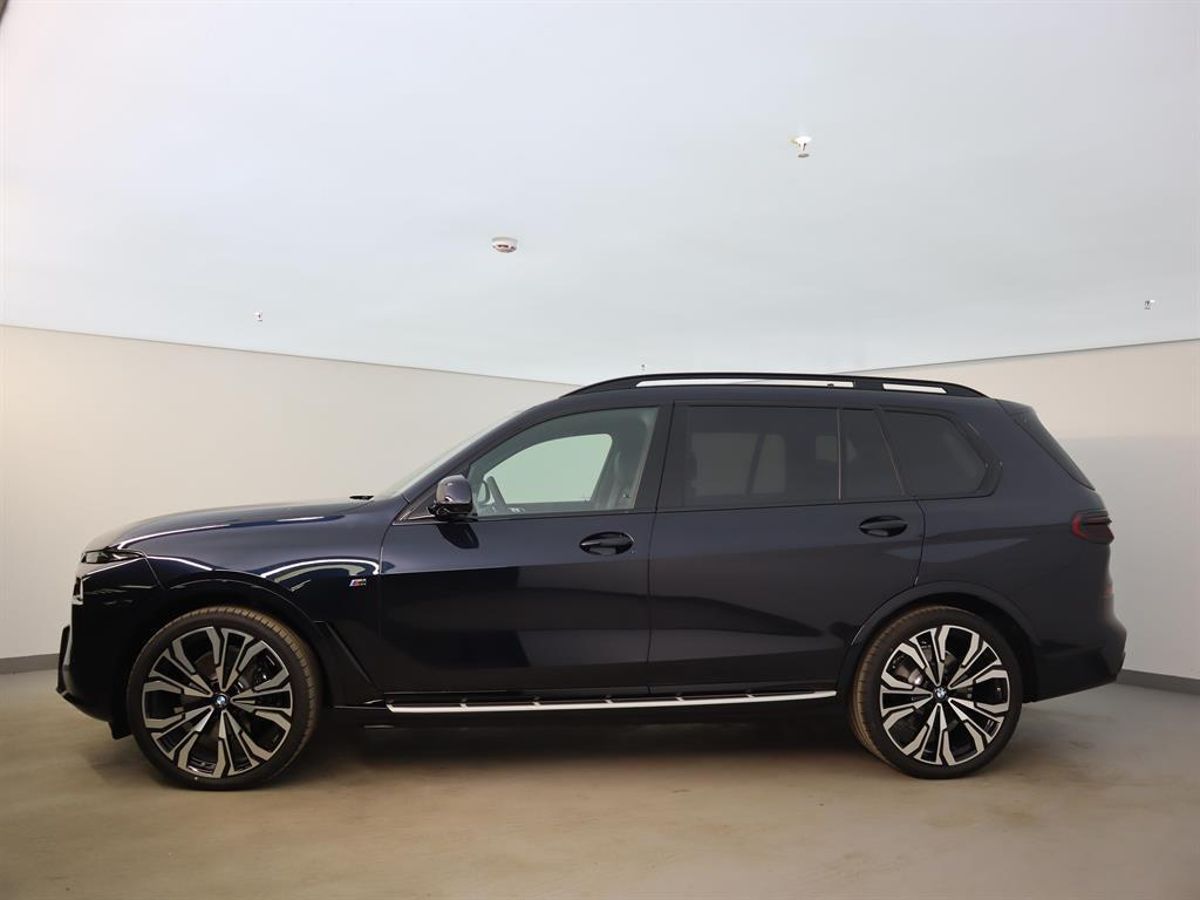 Автомобиль BMW X7 I (G07) [рестайлинг] 3.0d AT 4WD (340 л.с.) xDrive40d Чёрный 2025 