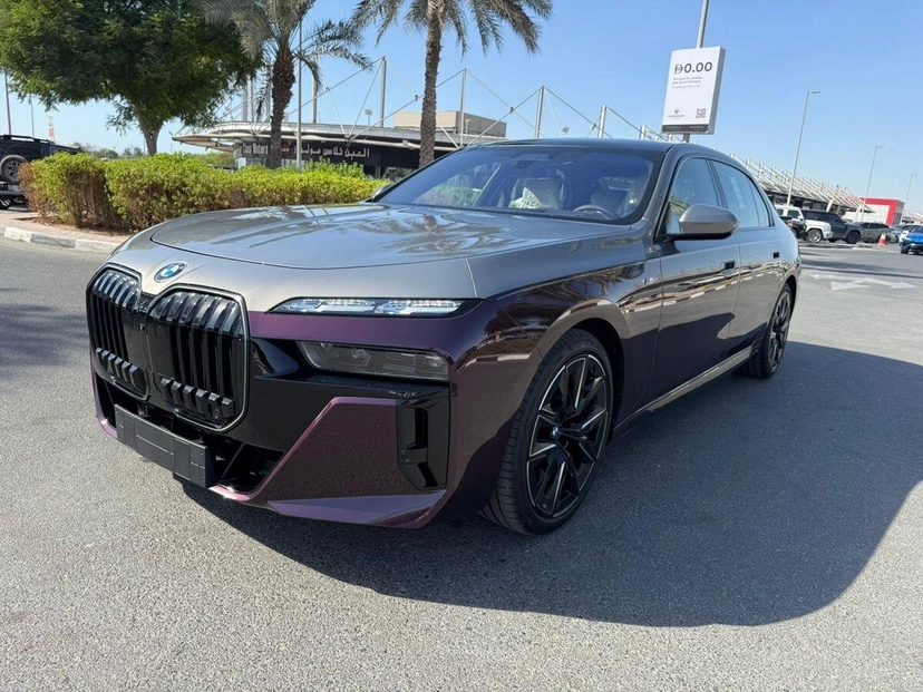 Автомобиль BMW 7 серии VII поколение (G70) 4.4 AT 4WD (544 л.с.) Base Фиолетовый 2025