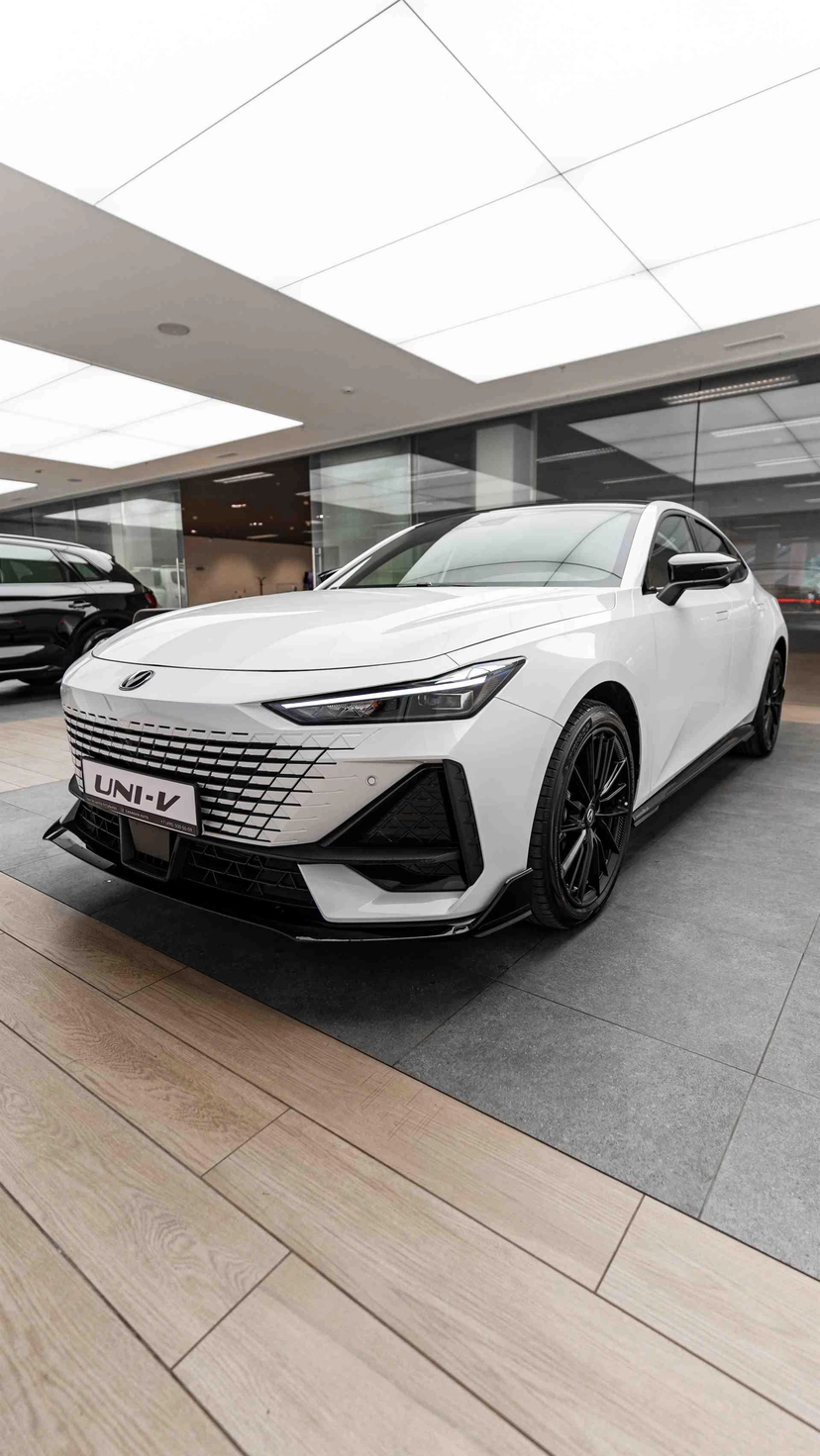 Автомобиль Changan UNI-V I поколение 1.5 AMT (181 л.с.) Tech Белый 2024