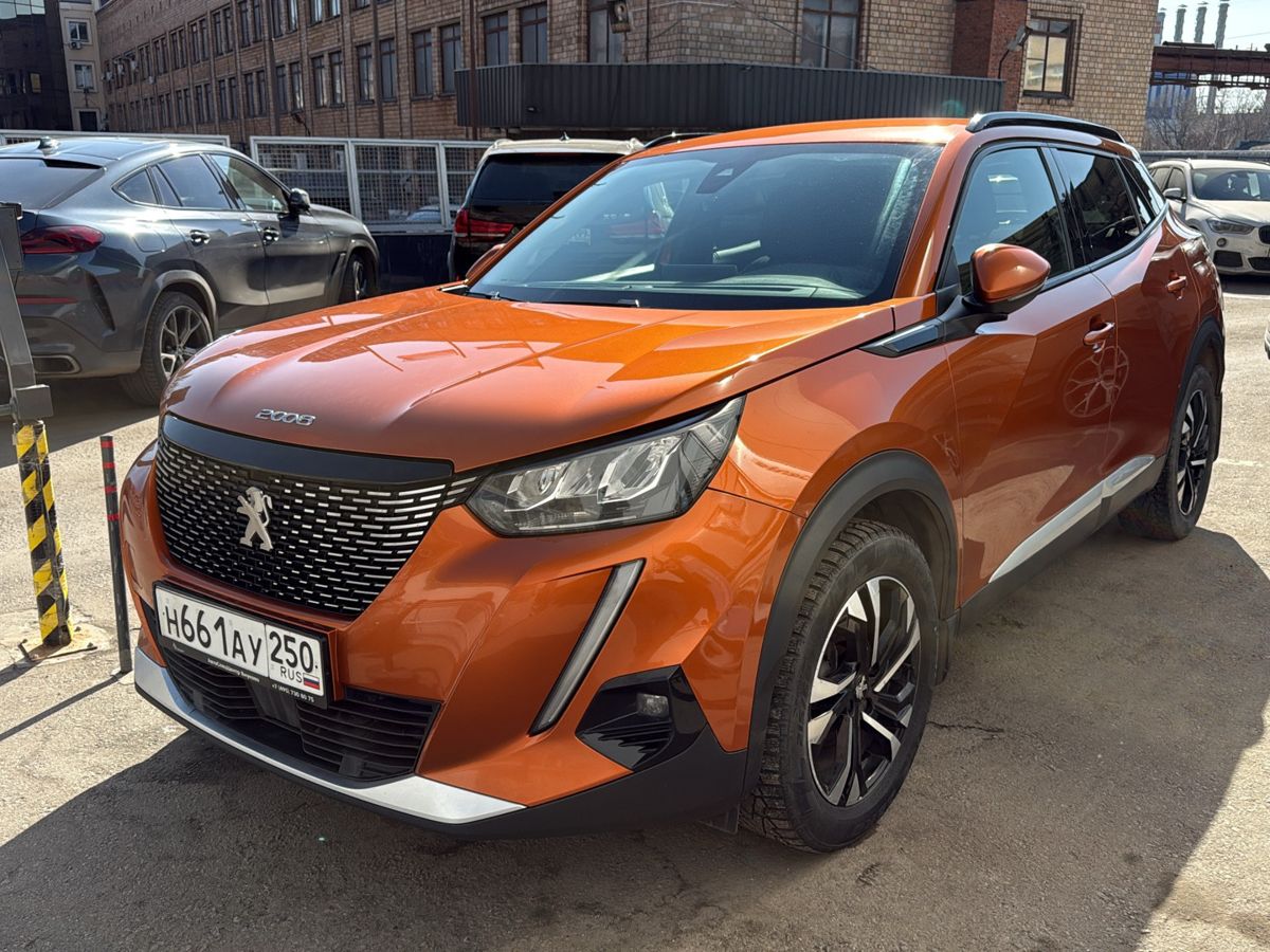 Автомобиль Peugeot 2008 II поколение 1.2 AT (130 л.с.) Allure Оранжевый 2021 с пробегом 106 000 км