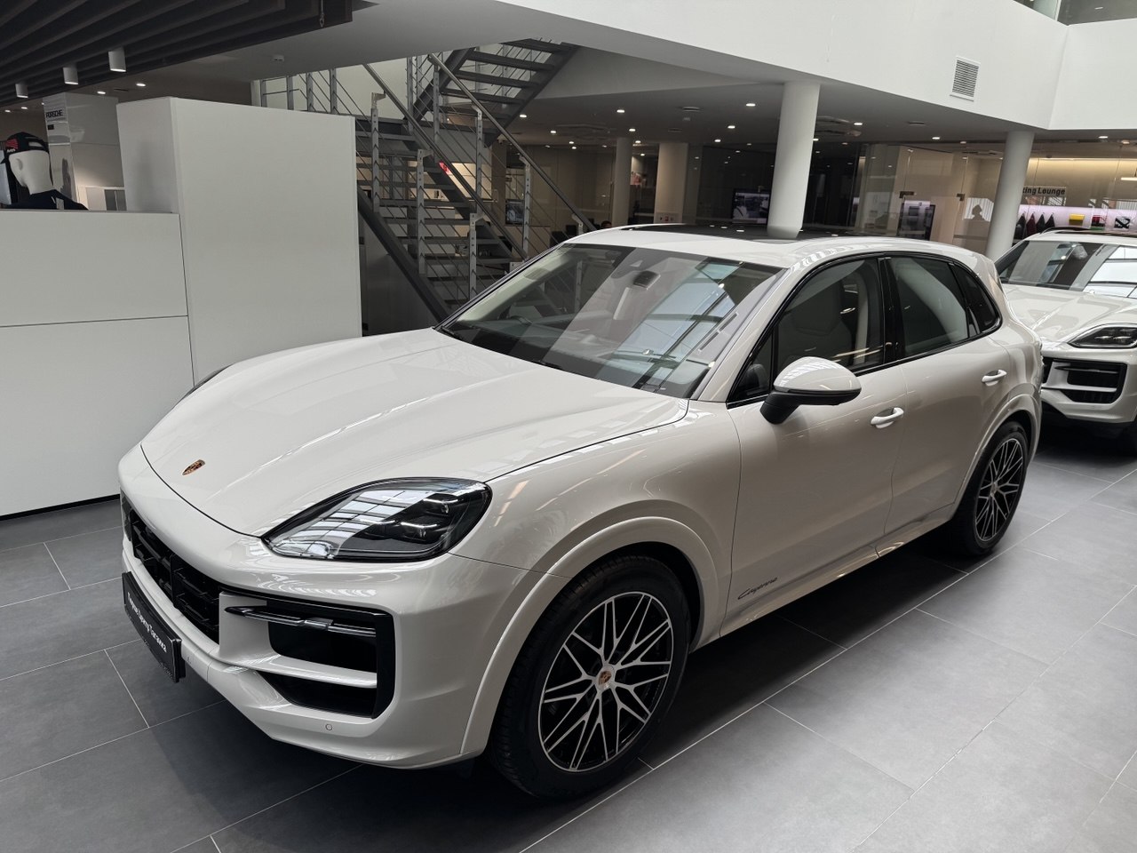 Porsche Cayenne III [рестайлинг] 3.0 AT 4WD (353 л.с.) Base Серый 2025 