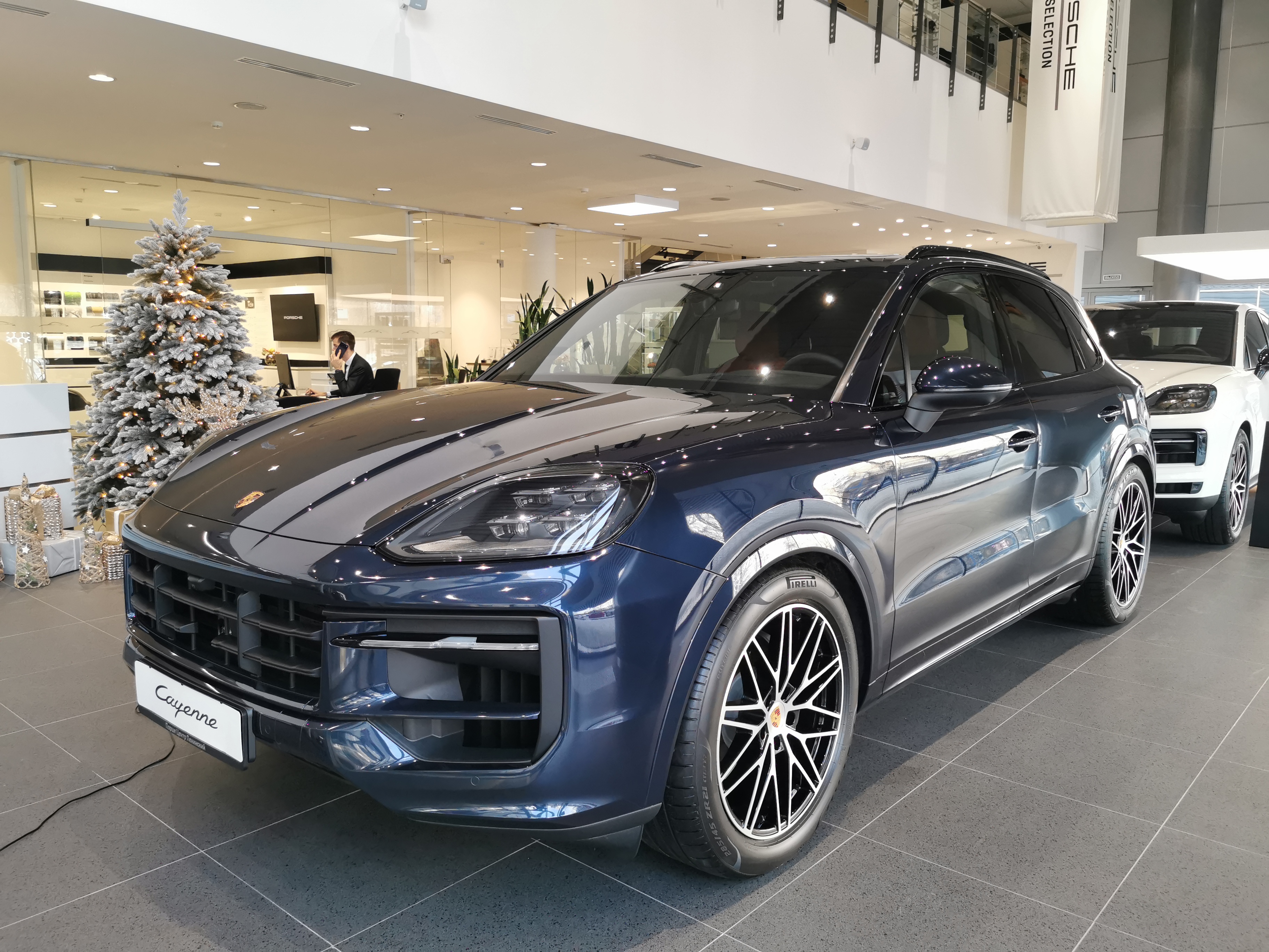 Автомобиль Porsche Cayenne III [рестайлинг] 3.0 AT 4WD (353 л.с.) Base Синий 2024 