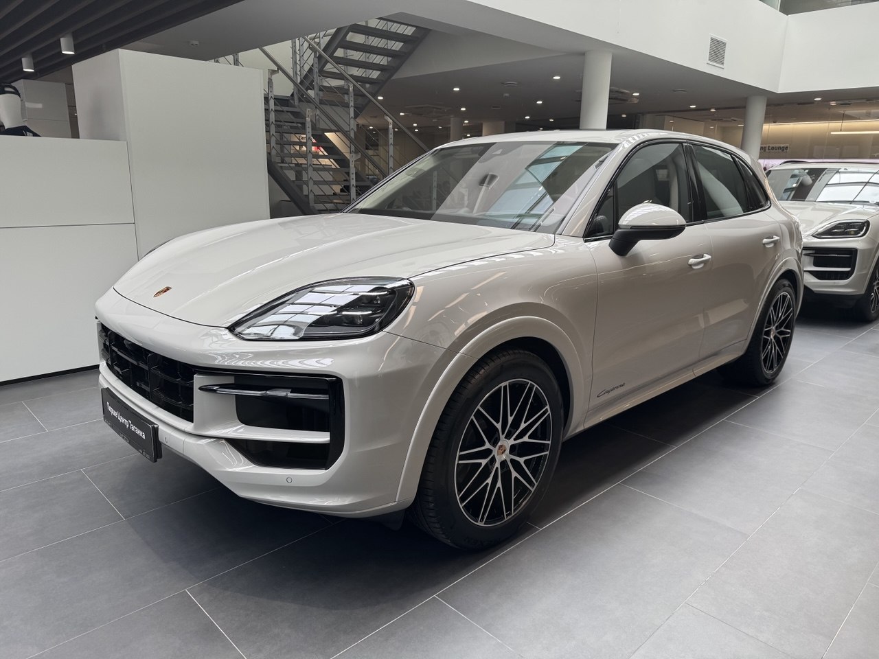 Porsche Cayenne III [рестайлинг] 3.0 AT 4WD (353 л.с.) Base Серый 2025 