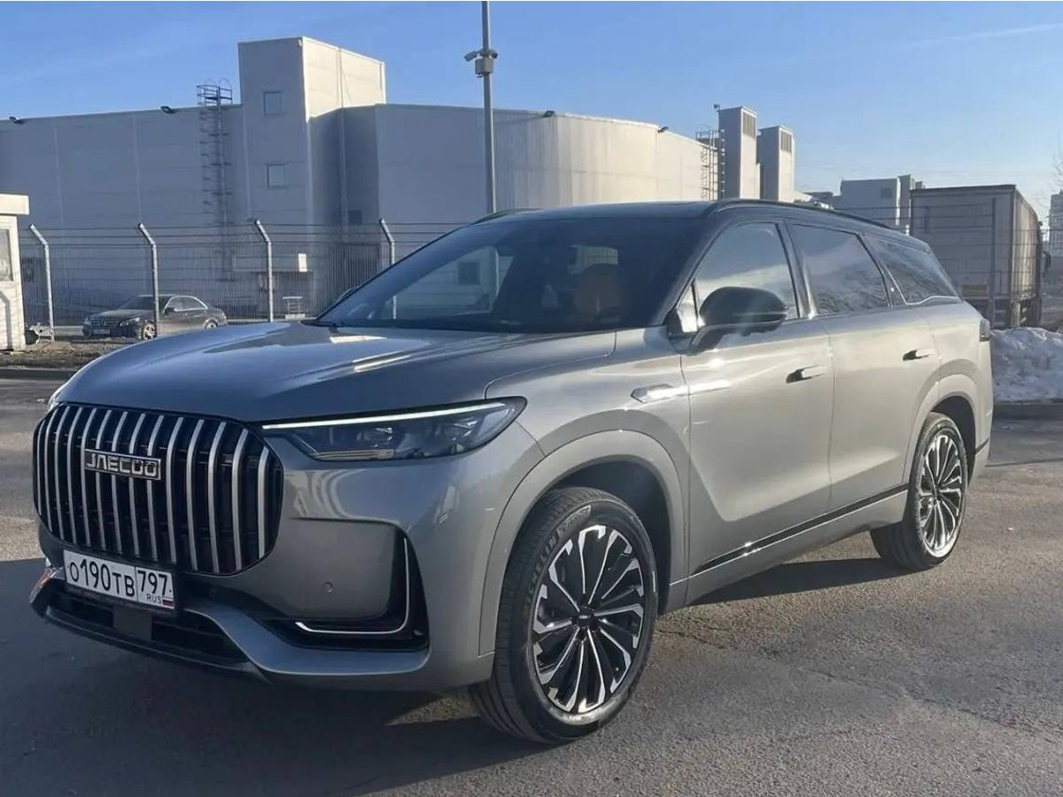 Автомобиль Jaecoo J8 I поколение 2.0 AMT 4WD (249 л.с.) Комфорт (2-цв.) Серый 2024 с пробегом 20 000 км