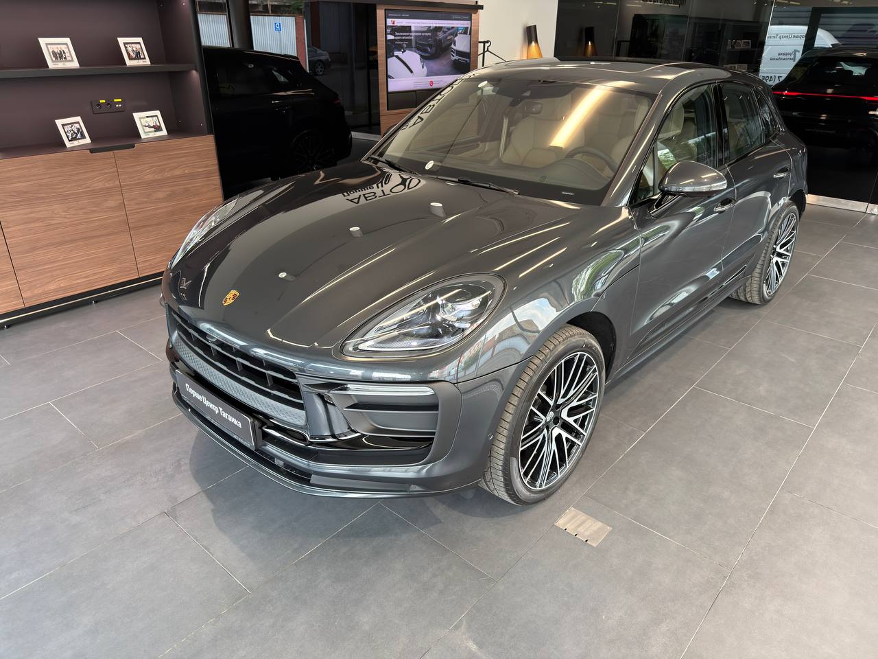 Porsche Macan I [2-й рестайлинг] 2.0 AMT 4WD (265 л.с.) T Серый 2026 