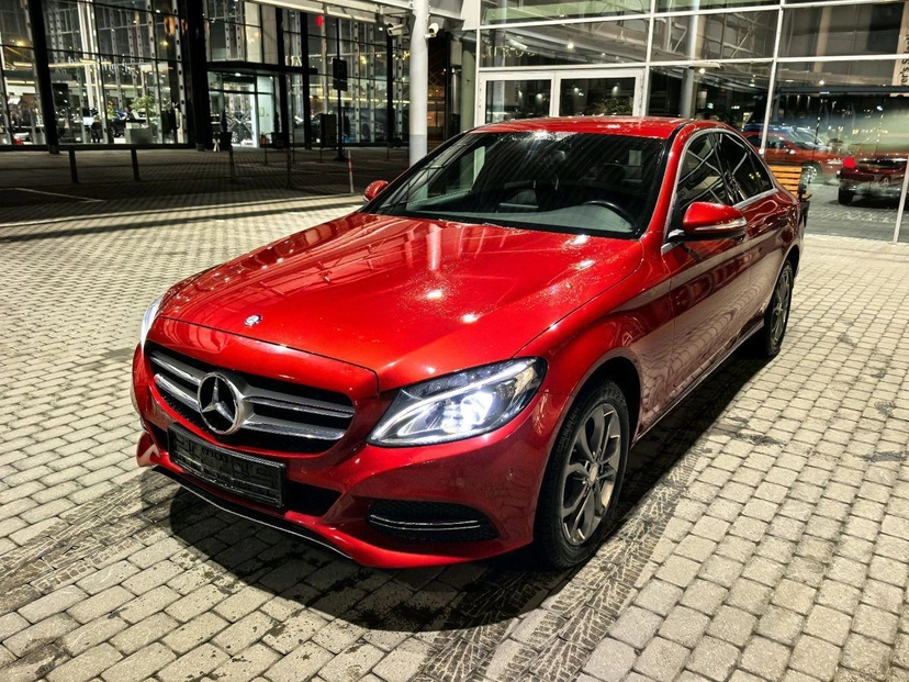 Автомобиль Mercedes-Benz C-Класс IV поколение (W205/S205/C205) 180 1.6 AT (156 л.с.) Особая серия Красный 2014 с пробегом 93 853 км