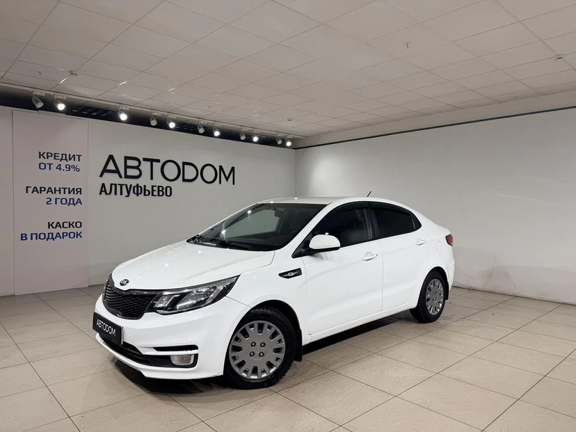 Автомобиль Kia Rio III поколение 1.4 MT (107 л.с.) Comfort Белый 2015 с пробегом 323 000 км