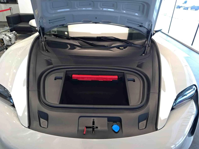 Автомобиль Porsche Taycan I поколение GTS Electro AT 4WD (440 кВт) GTS Серый 2023 