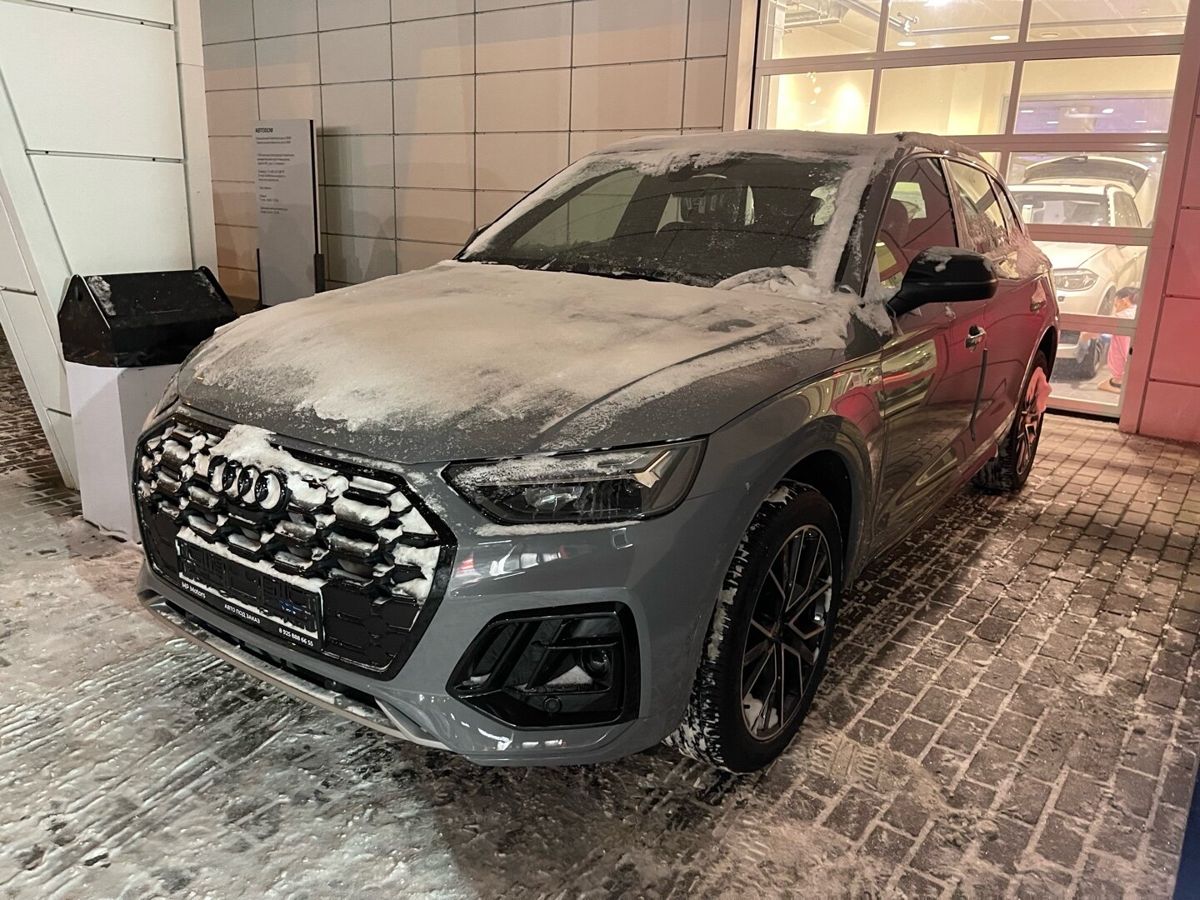 Автомобиль Audi Q5 II (FY) [рестайлинг] 2.0 AMT 4WD (249 л.с.) 45 TFSI quattro S tronic Серый 2025 с пробегом 1 км