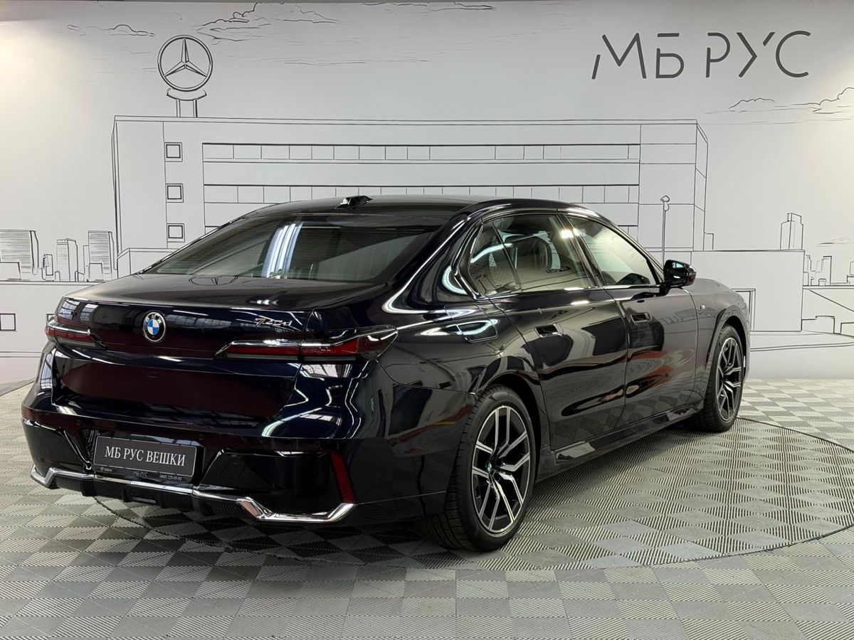 Автомобиль BMW 7 серии VII поколение (G70) 3.0d AT 4WD (286 л.с.) 740d xDrive Синий 2023 с пробегом 21 080 км