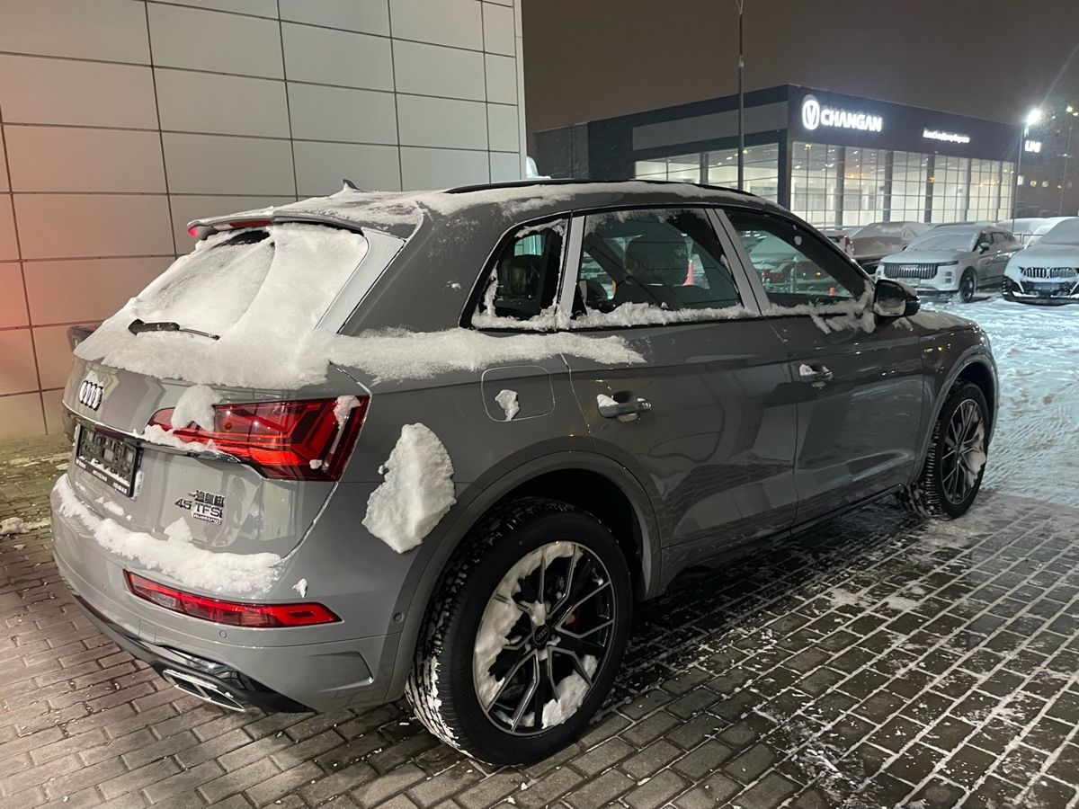 Автомобиль Audi Q5 II (FY) [рестайлинг] 2.0 AMT 4WD (249 л.с.) 45 TFSI quattro S tronic Серый 2025 с пробегом 1 км