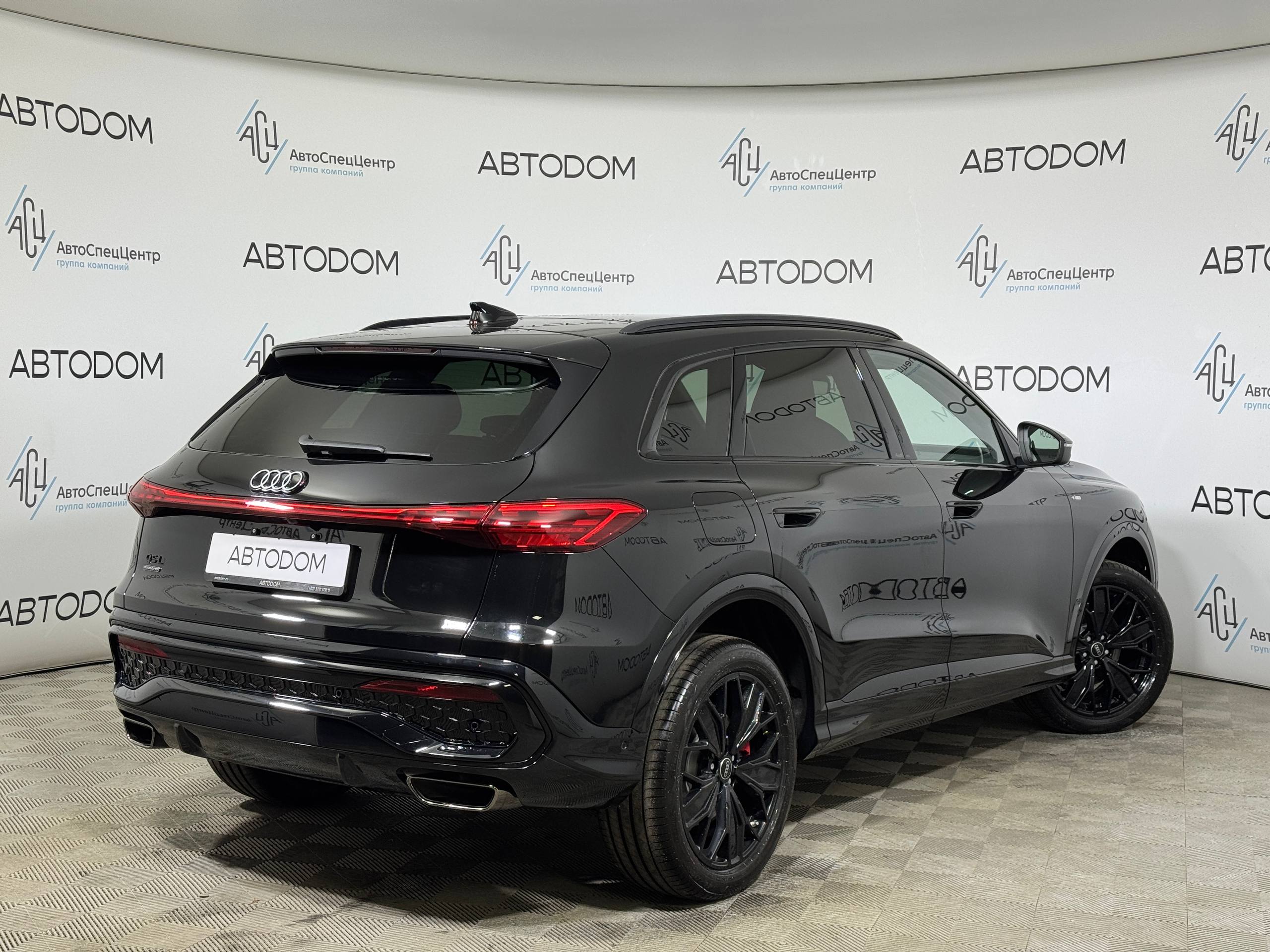 Audi Q5 III поколение (GU) 2.0 AMT 4WD (204 л.с.) 40 TFSI Quattro Чёрный 2026 