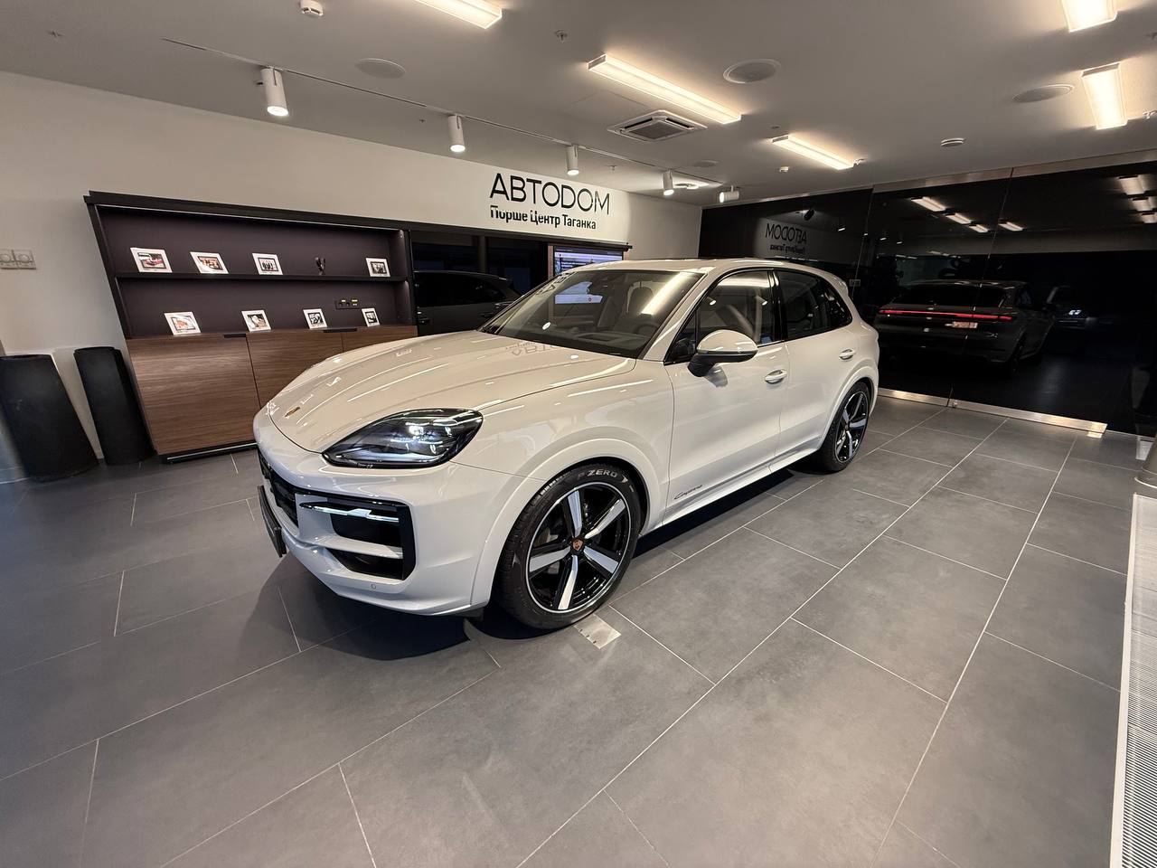 Автомобиль Porsche Cayenne III [рестайлинг] 3.0 AT 4WD (353 л.с.) Base Серый  