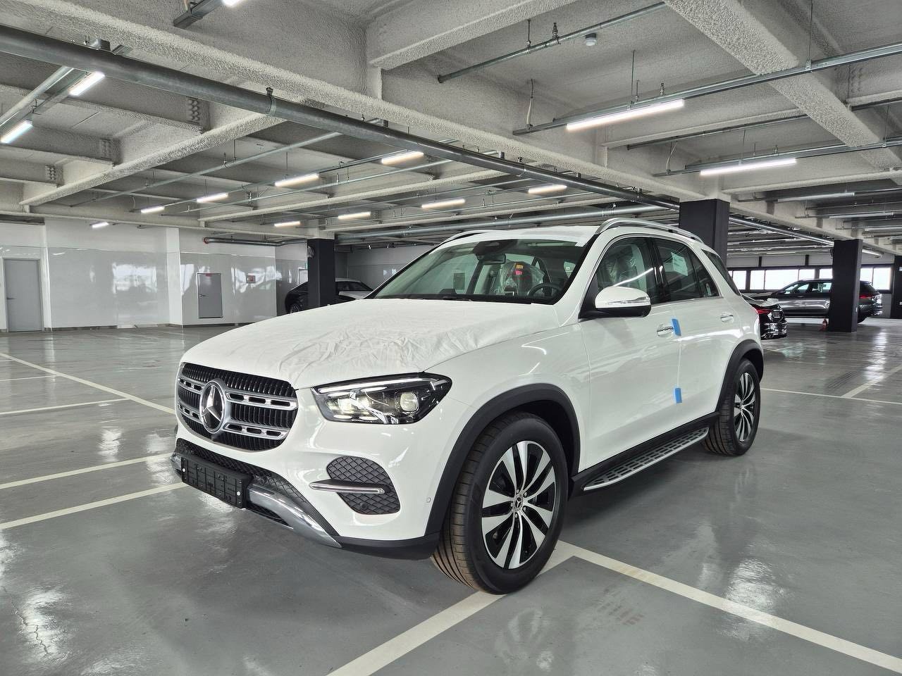 Автомобиль Mercedes-Benz GLE II (V167) [рестайлинг] 2.0 AT 4Matic (258 л.с.) Base Белый 2025 