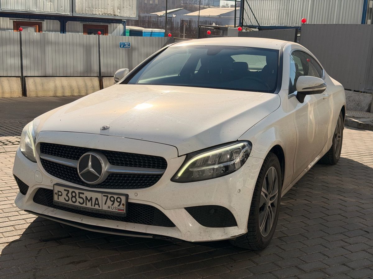 Автомобиль Mercedes-Benz C-Класс IV поколение (W205/S205/C205) 180 1.6 AT (150 л.с.) Base Белый 2018 с пробегом 60 000 км