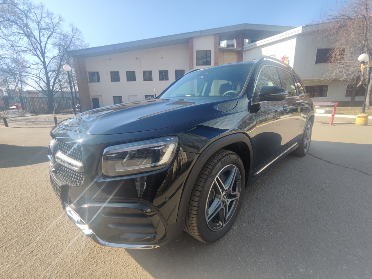 Автомобиль Mercedes-Benz GLB I (X247) [рестайлинг] 250 2.0 AMT 4Matic (224 л.с.) Base Чёрный 2025 