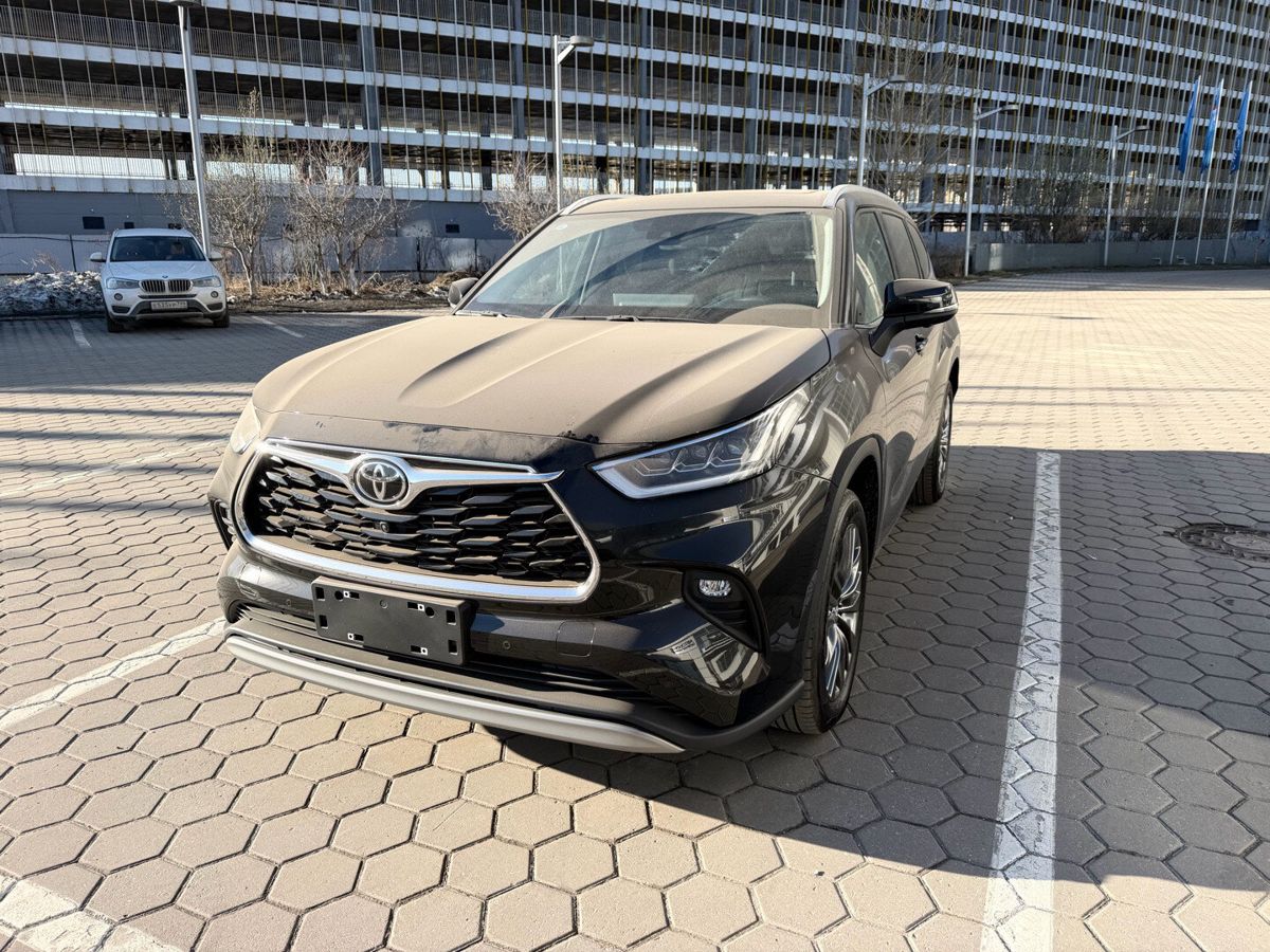 Автомобиль Toyota Highlander IV поколение 2.0 AT 4WD (248 л.с.) Premium Чёрный 2025 с пробегом 100 км