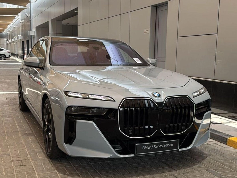 Автомобиль BMW 7 серии VII поколение (G70) 4.4 AT 4WD (544 л.с.) Base Серый 2025