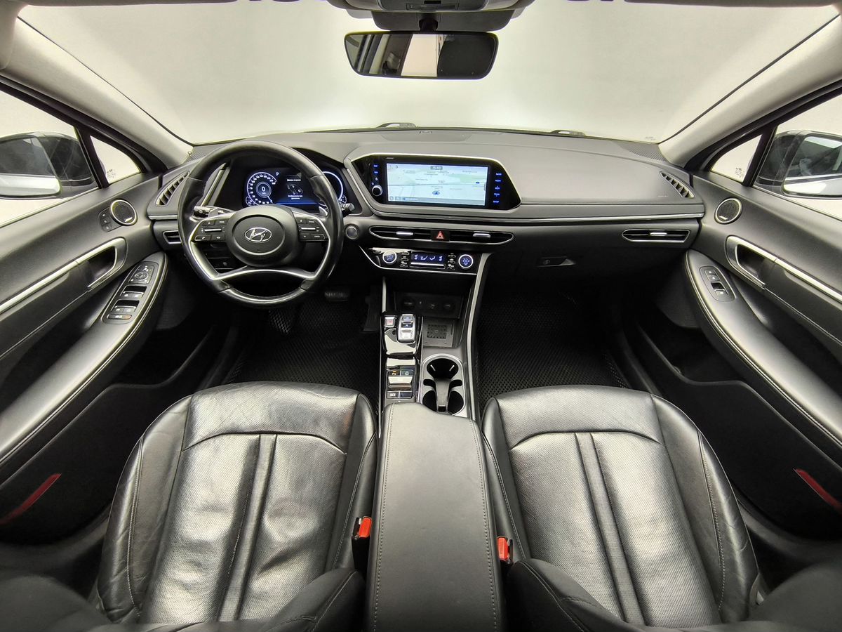 Автомобиль Hyundai Sonata VIII поколение (DN) 2.5 AT (180 л.с.) Business Серый 2021 с пробегом 147 469 км