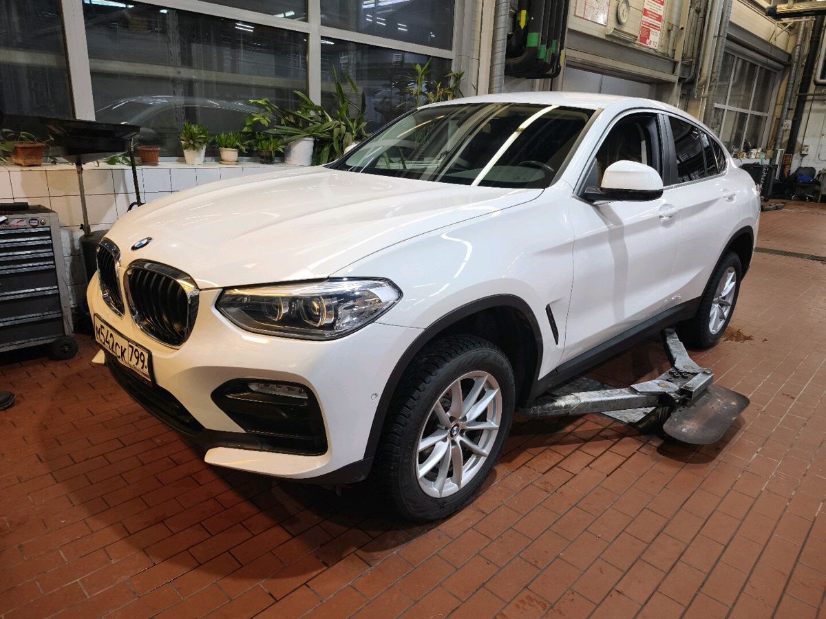 Автомобиль BMW X4 II поколение (G02) 2.0 AT 4WD (184 л.с.) Base Белый 2019 с пробегом 47 395 км