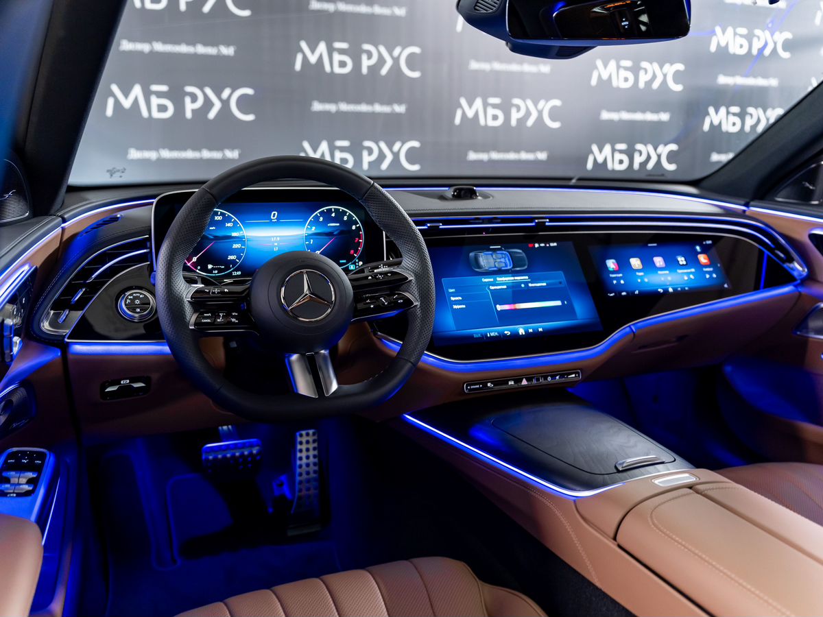 Автомобиль Mercedes-Benz E-Класс VI поколение (W214/S214) 2.0 AT 4Matic (258 л.с.) AMG Line Чёрный 2025 с пробегом 18 км