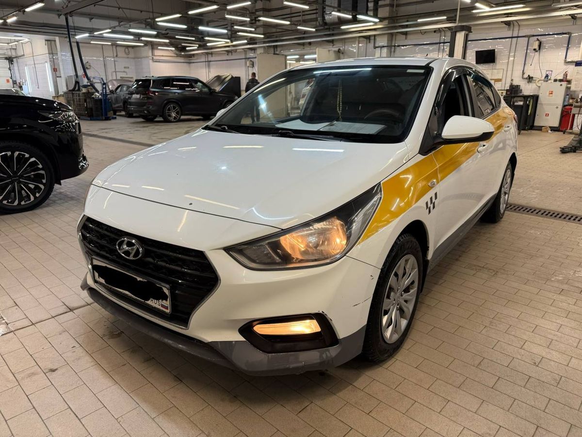 Автомобиль Hyundai Solaris II поколение 1.6 AT (123 л.с.) Comfort Белый 2018 с пробегом 560 000 км