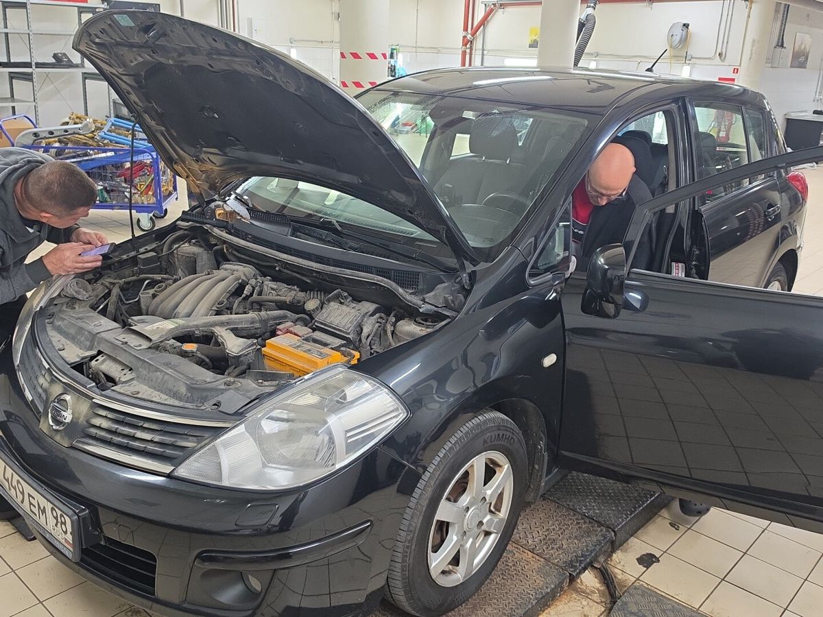 Nissan Tiida I поколение (C11) 1.6 AT (110 л.с.) Base Чёрный 2008 с пробегом 111 200 км