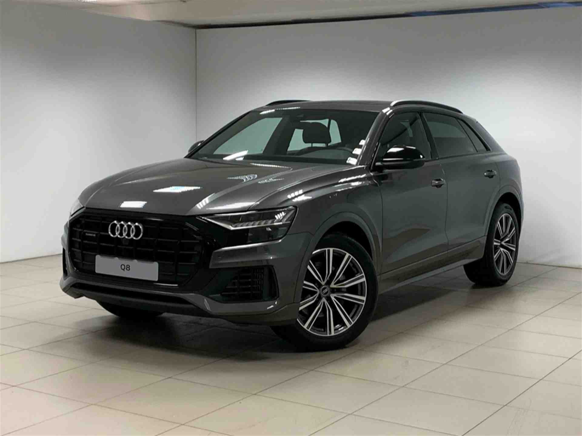 Автомобиль Audi Q8 I поколение 3.0 AT 4WD (340 л.с.) Base Серый 2022 новый