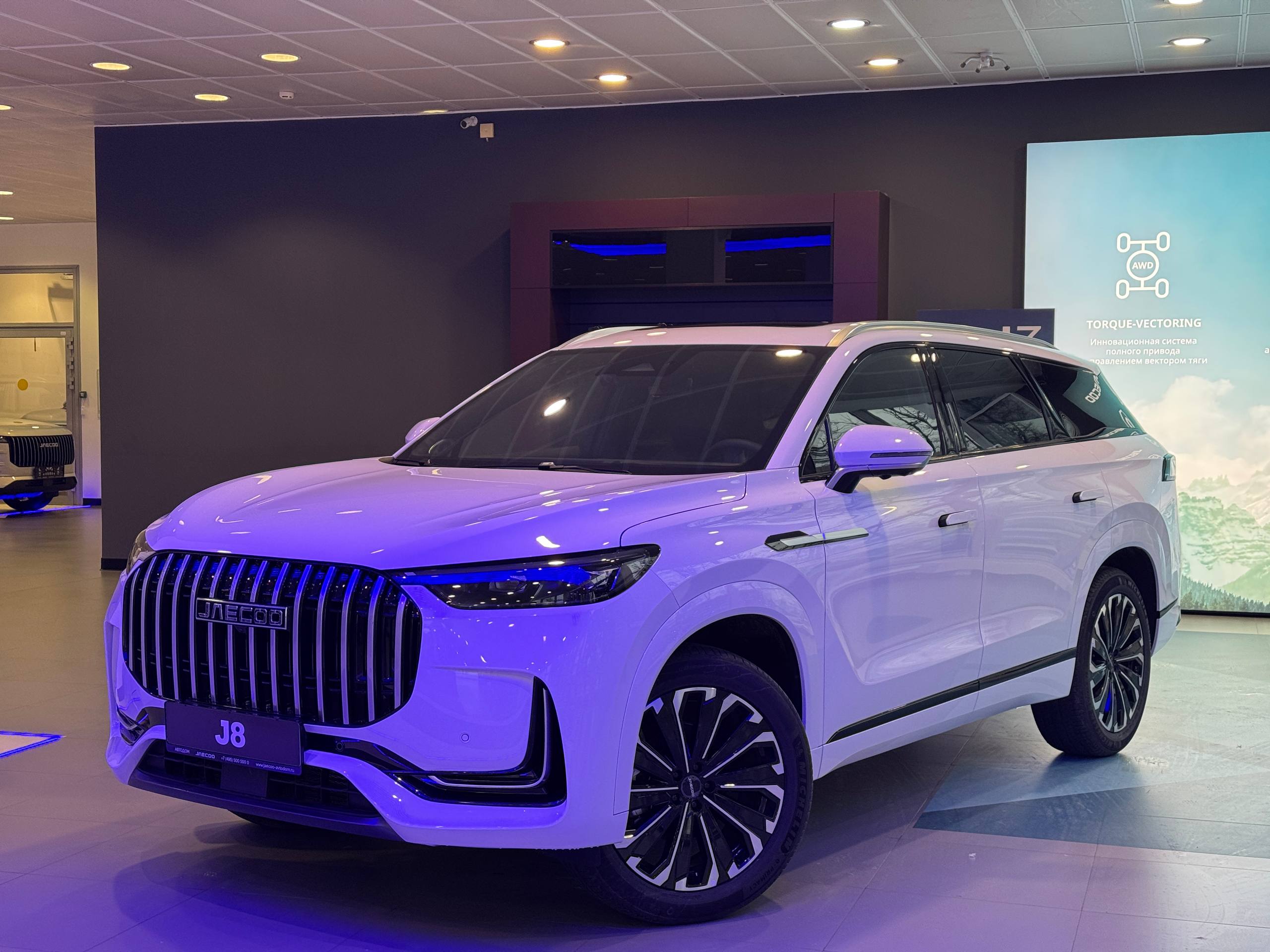 Автомобиль Jaecoo J8 I поколение 2.0 AMT 4WD (249 л.с.) Active Белый 2025 