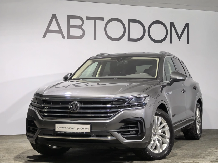 Автомобиль Volkswagen Touareg III поколение 3.0 AT 4WD (340 л.с.) R-Line Серый 2018 с пробегом 97 771 км