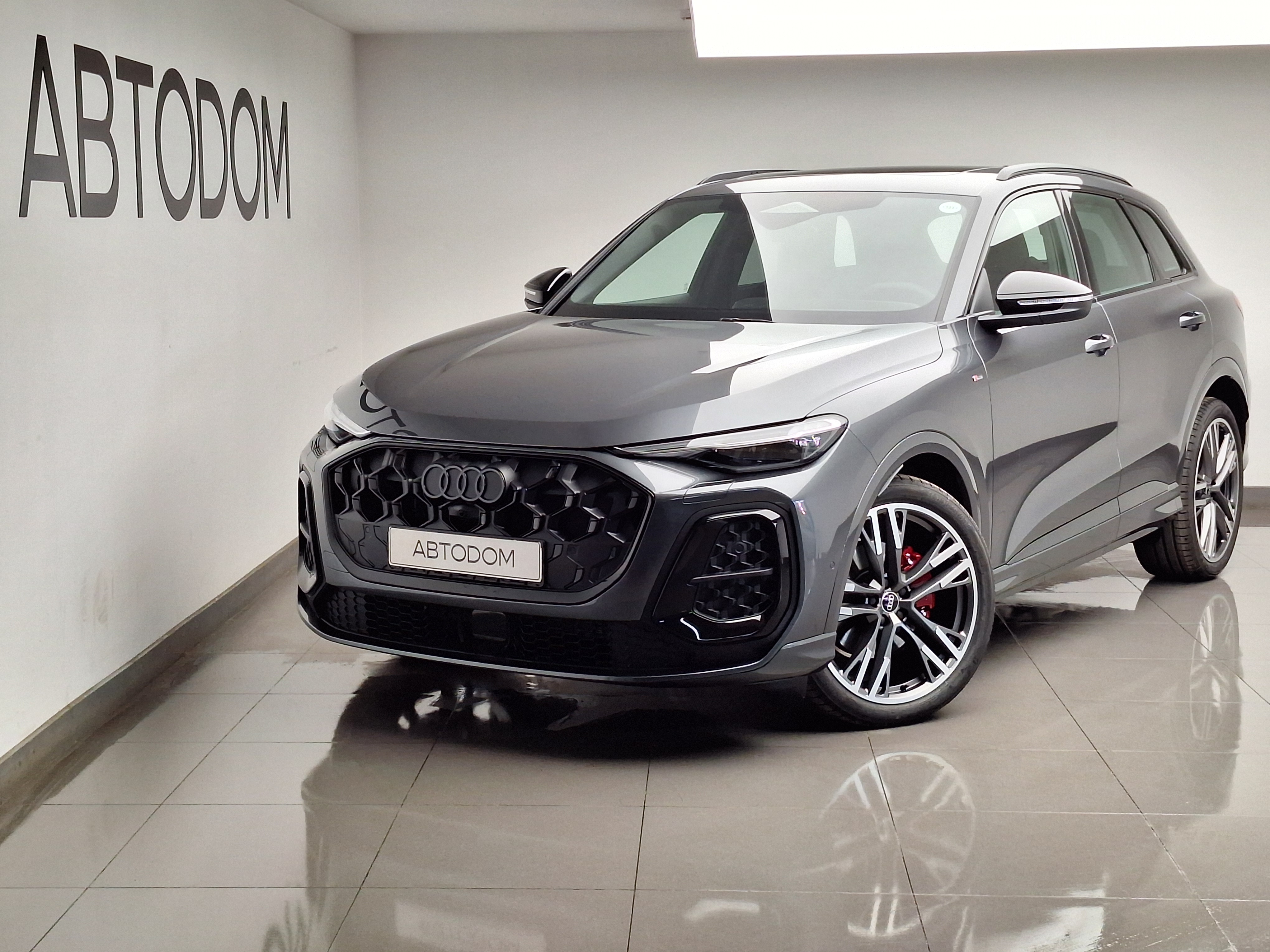 Audi Q5 III поколение (GU) 2.0 AMT 4WD (272 л.с.) TFSI quattro S tronic Серый 2026 