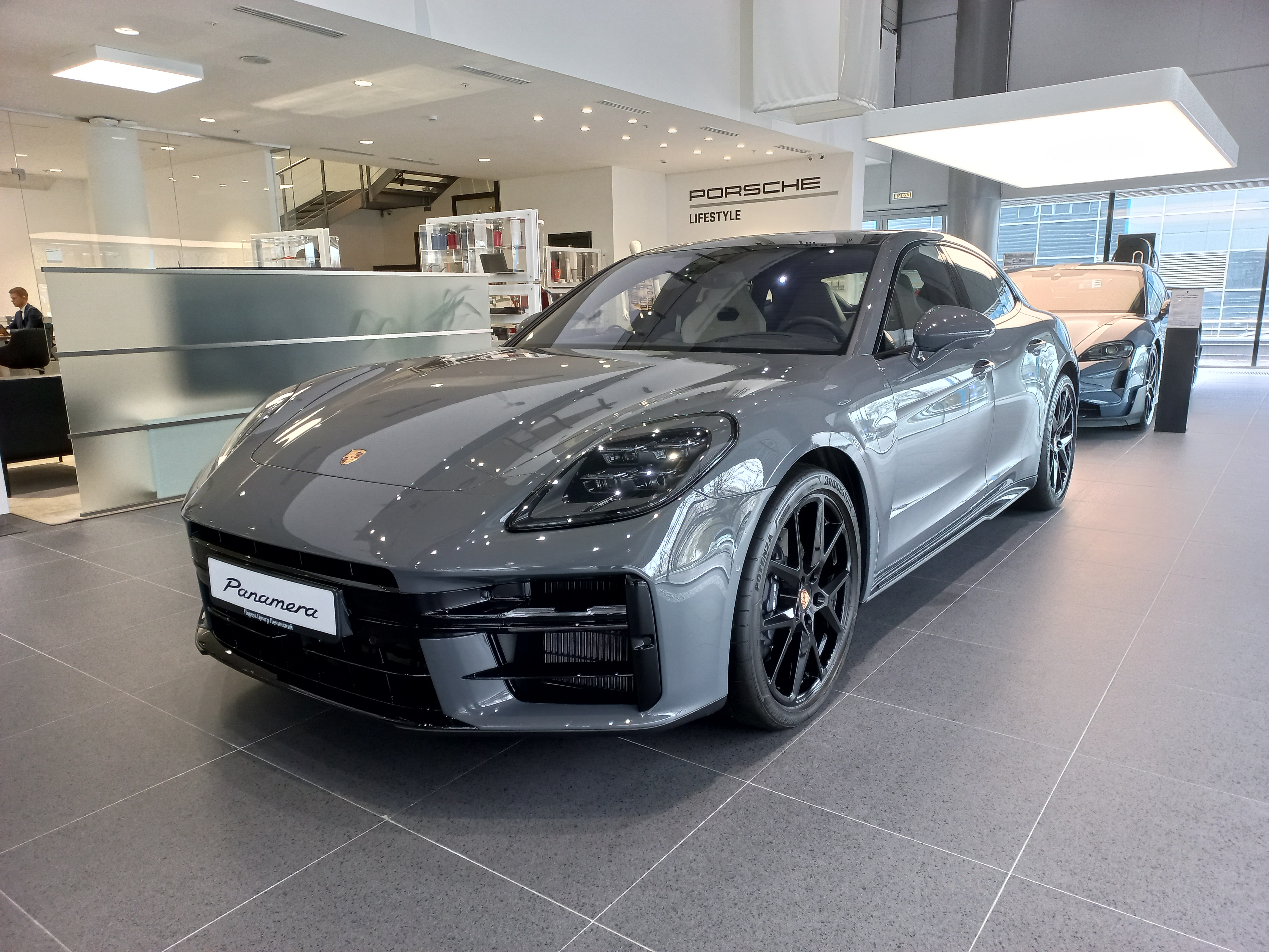 Автомобиль Porsche Panamera III поколение 4 2.9 AMT 4WD (353 л.с.) 4 Серый 2025 