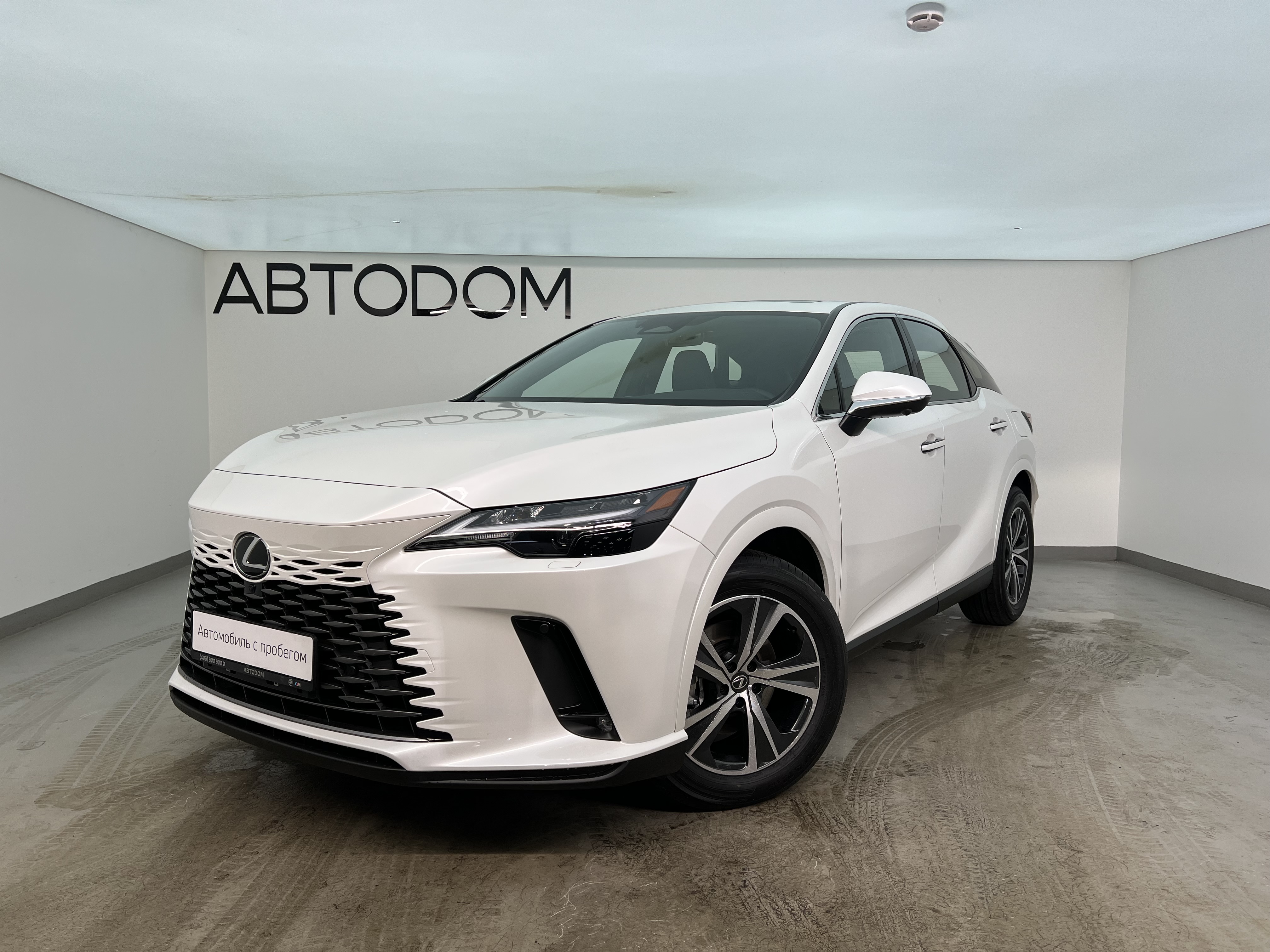 Автомобиль Lexus RX IV [рестайлинг] 2.0 AT 4WD (238 л.с.) Base Белый 2025 