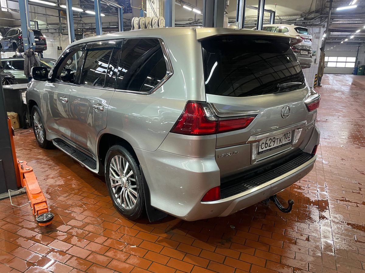 Автомобиль Lexus LX III [2-й рестайлинг] 4.5d AT 4WD (272 л.с.) Executive 2 Серый 2016 с пробегом 157 835 км