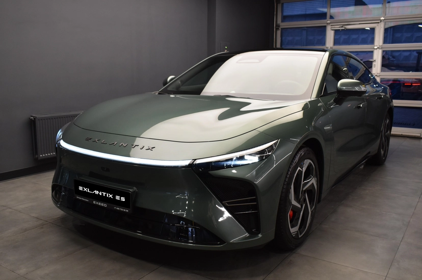 Автомобиль EXEED EXLANTIX ES I поколение 1.5hyb AT 4WD (469 л.с.) Base Зелёный 2025