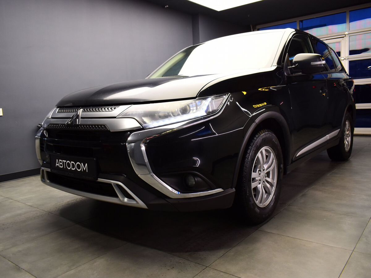 Автомобиль Mitsubishi Outlander III [3-й рестайлинг] 2.0 CVT 4WD (146 л.с.) Base Чёрный 2021 с пробегом 131 811 км