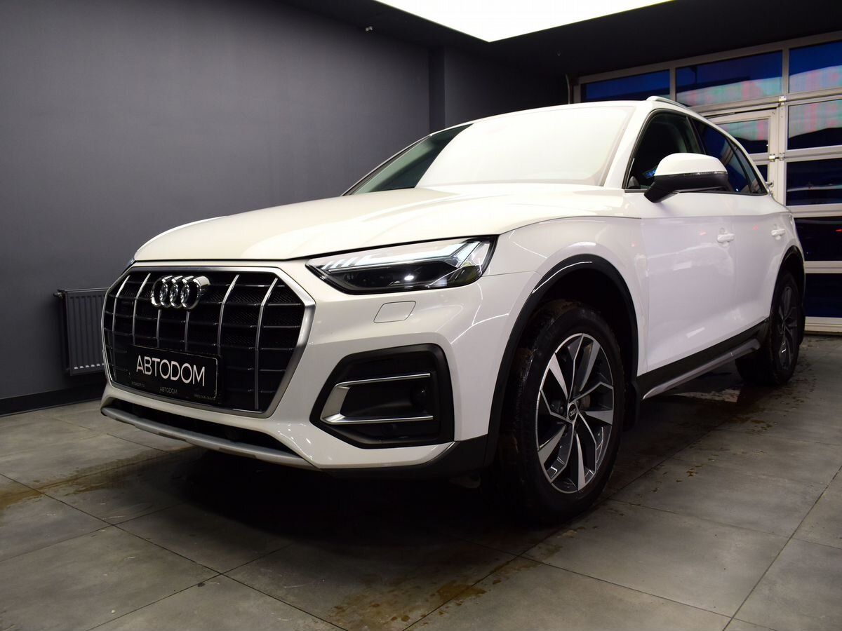 Автомобиль Audi Q5 II (FY) [рестайлинг] 2.0 AMT 4WD (249 л.с.) Design Белый 2021 с пробегом 73 563 км