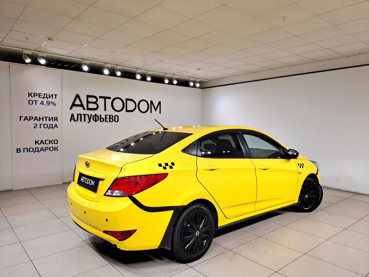 Автомобиль Hyundai Solaris I [рестайлинг] 1.6 AT (123 л.с.) Active Жёлтый 2015 с пробегом 210 000 км