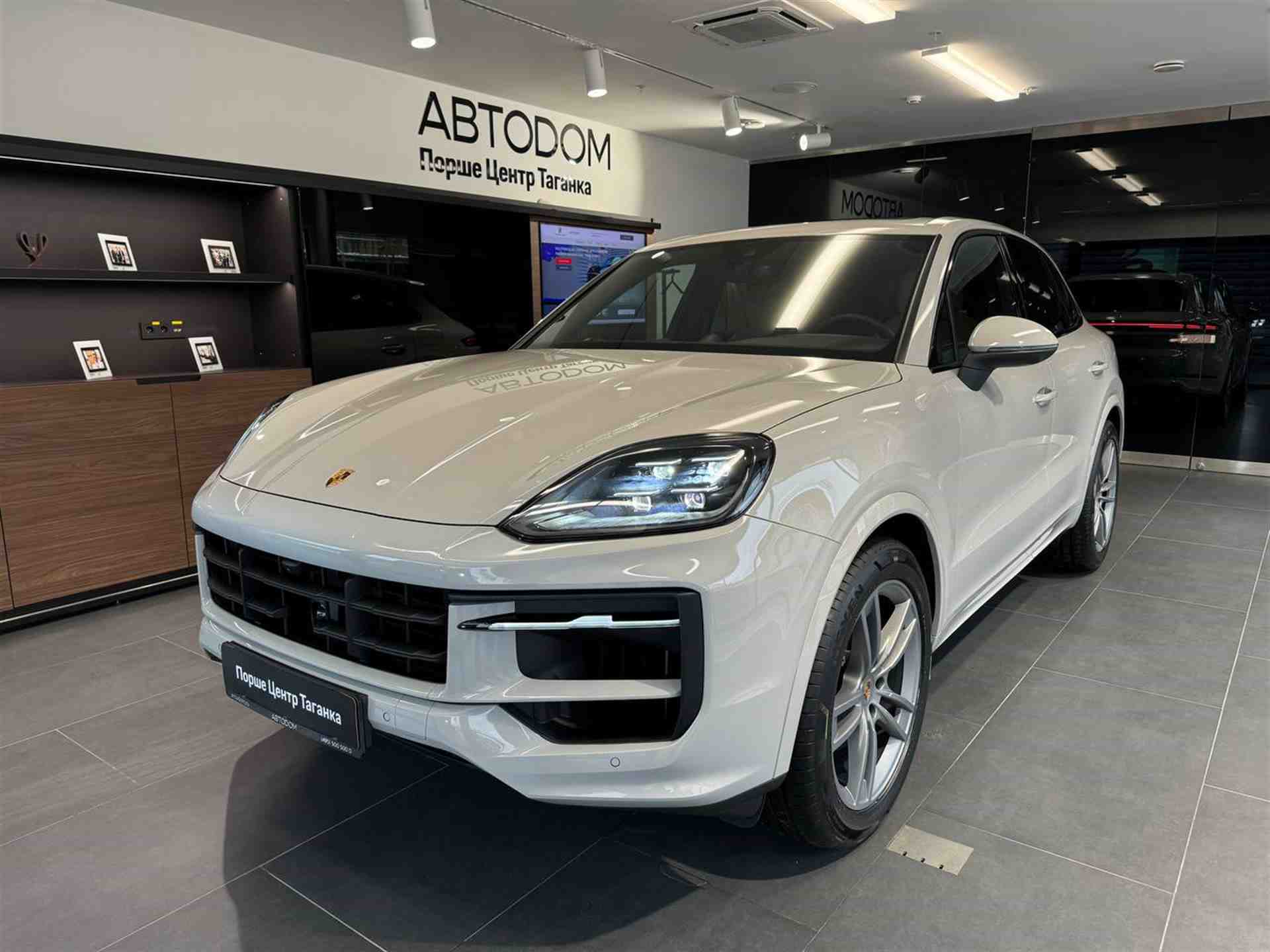 Автомобиль Porsche Cayenne III [рестайлинг] 3.0 AT 4WD (353 л.с.) Base Серый 2025 