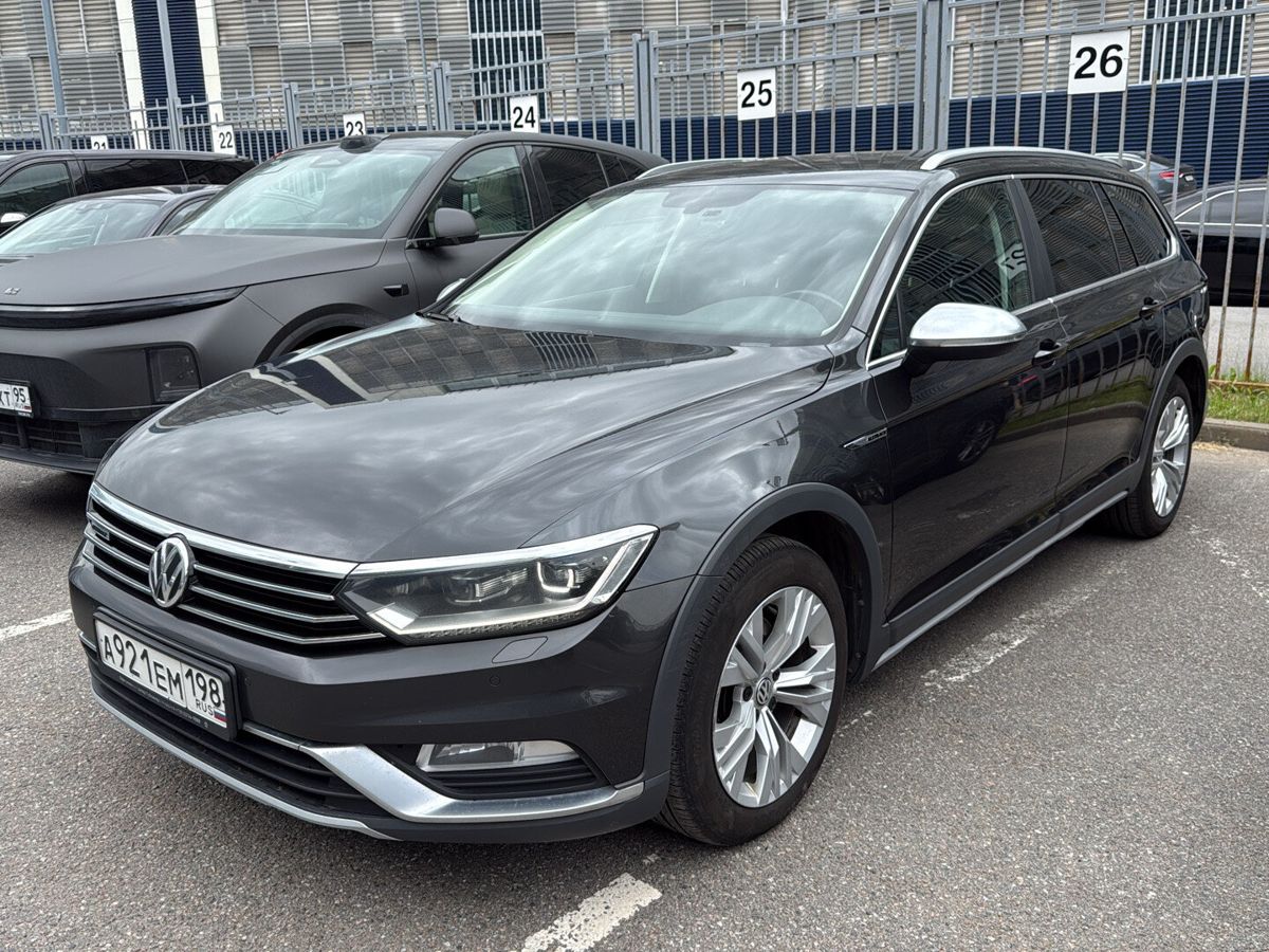 Volkswagen Passat VIII поколение (B8) 2.0 AMT 4WD (220 л.с.) Alltrack Чёрный 2018 с пробегом 113 992 км