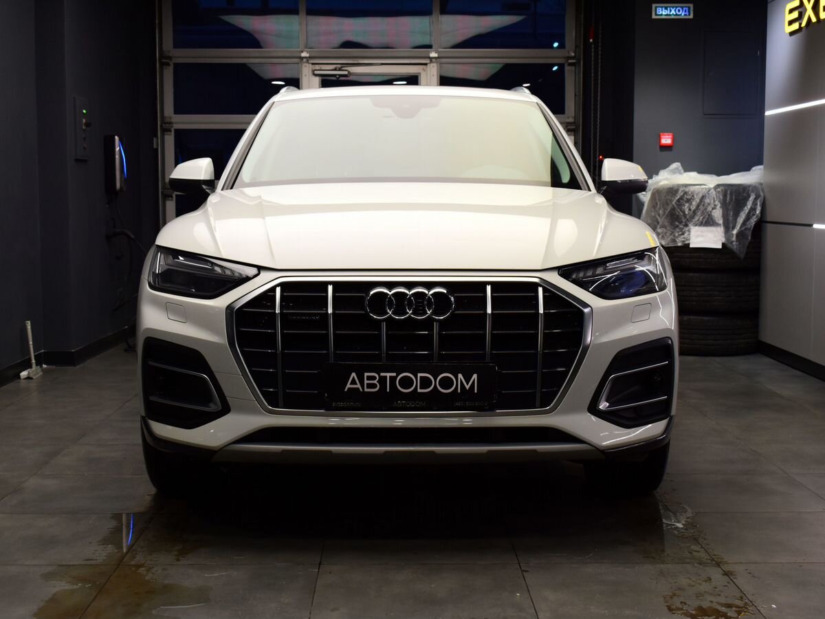 Автомобиль Audi Q5 II (FY) [рестайлинг] 2.0 AMT 4WD (249 л.с.) Design Белый 2021 с пробегом 73 563 км