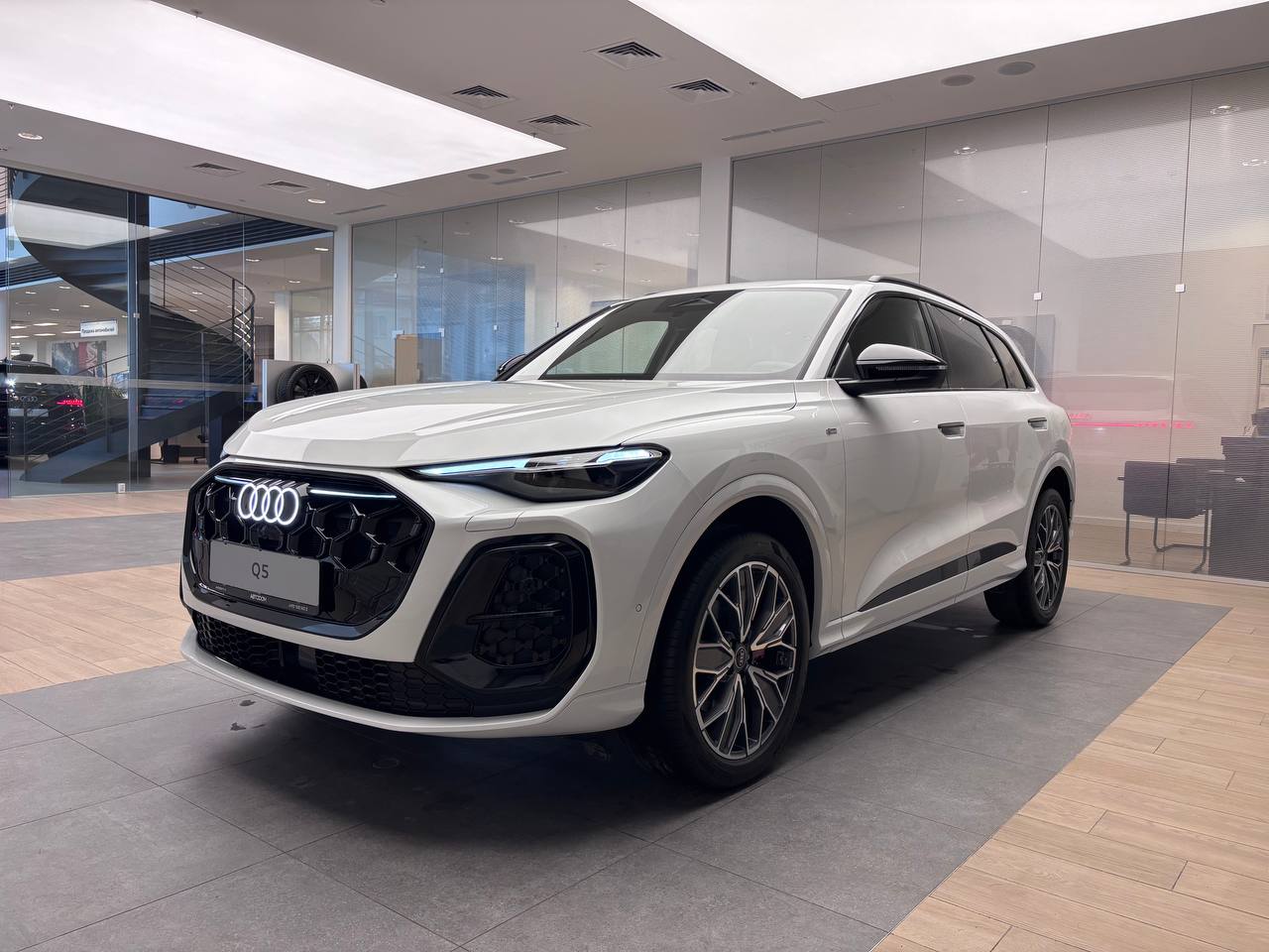 Автомобиль Audi Q5 III поколение 2.0 AMT 4WD (204 л.с.) 40 TFSI Quattro Белый 2026 